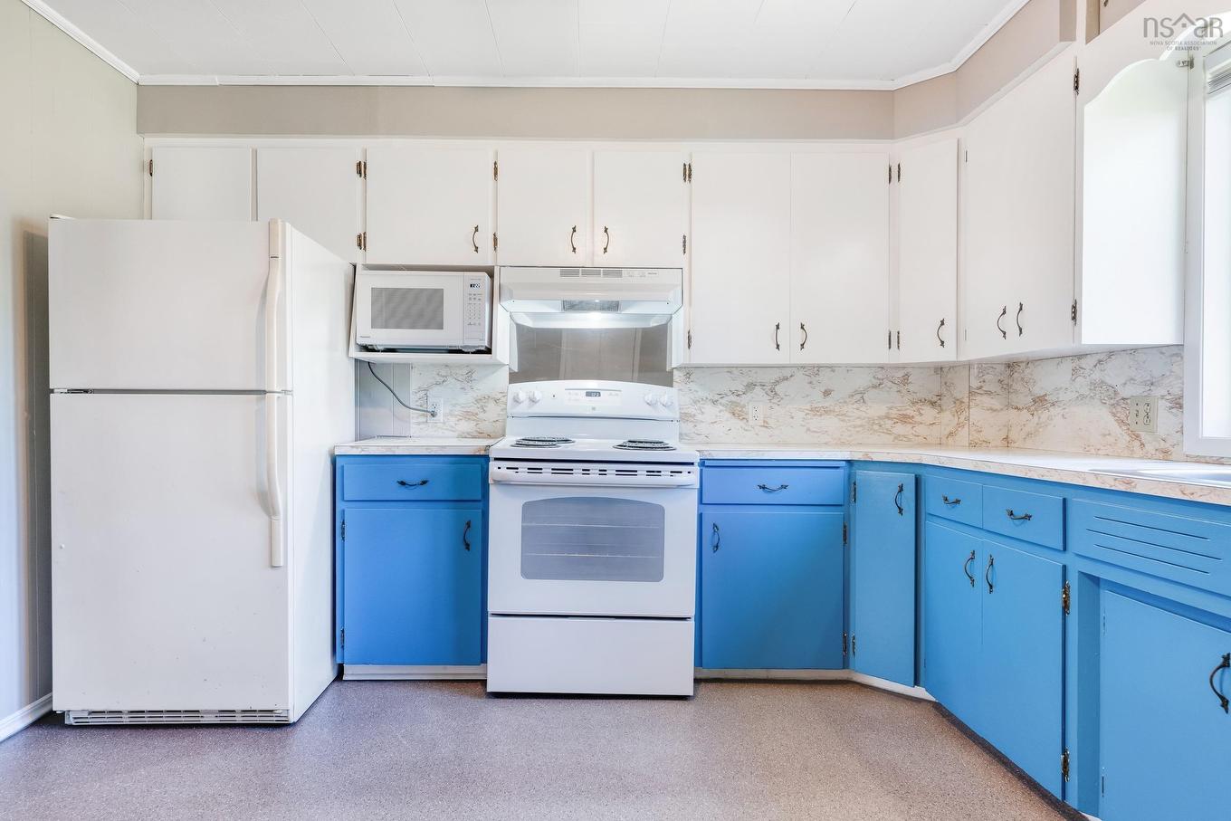 20 Pine Street, Bridgewater, NS - Indoor Photo Showing Kitchen