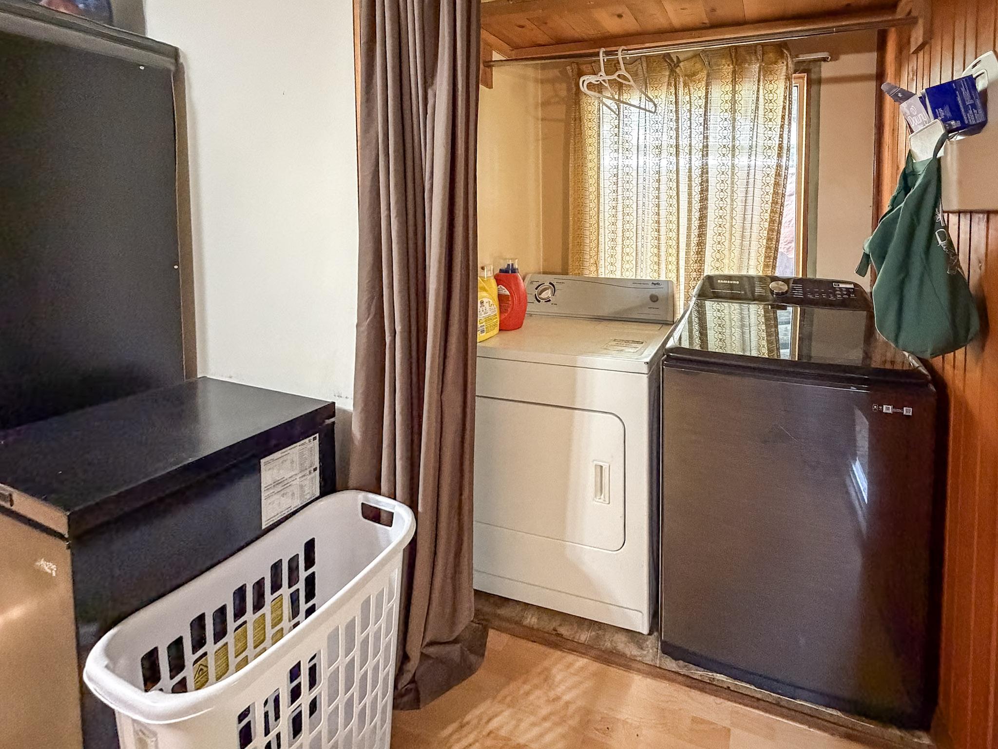 87 Little Van Horne Street, Cranbrook, BC - Indoor Photo Showing Laundry Room