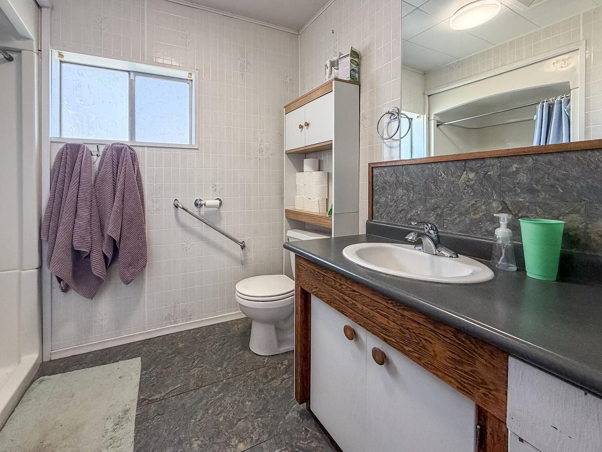 87 Little Van Horne Street, Cranbrook, BC - Indoor Photo Showing Bathroom