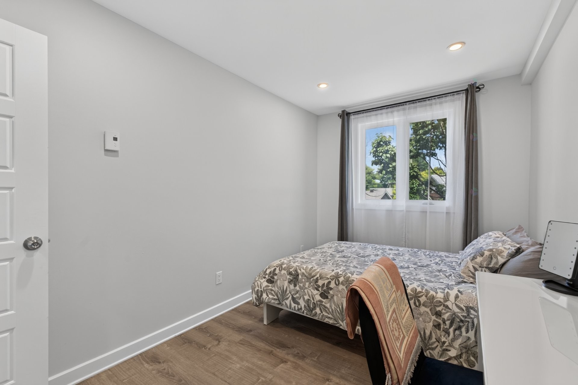 Bedroom - 5769 Boul. Marie-Victorin, Brossard, QC - Indoor Photo Showing Bedroom