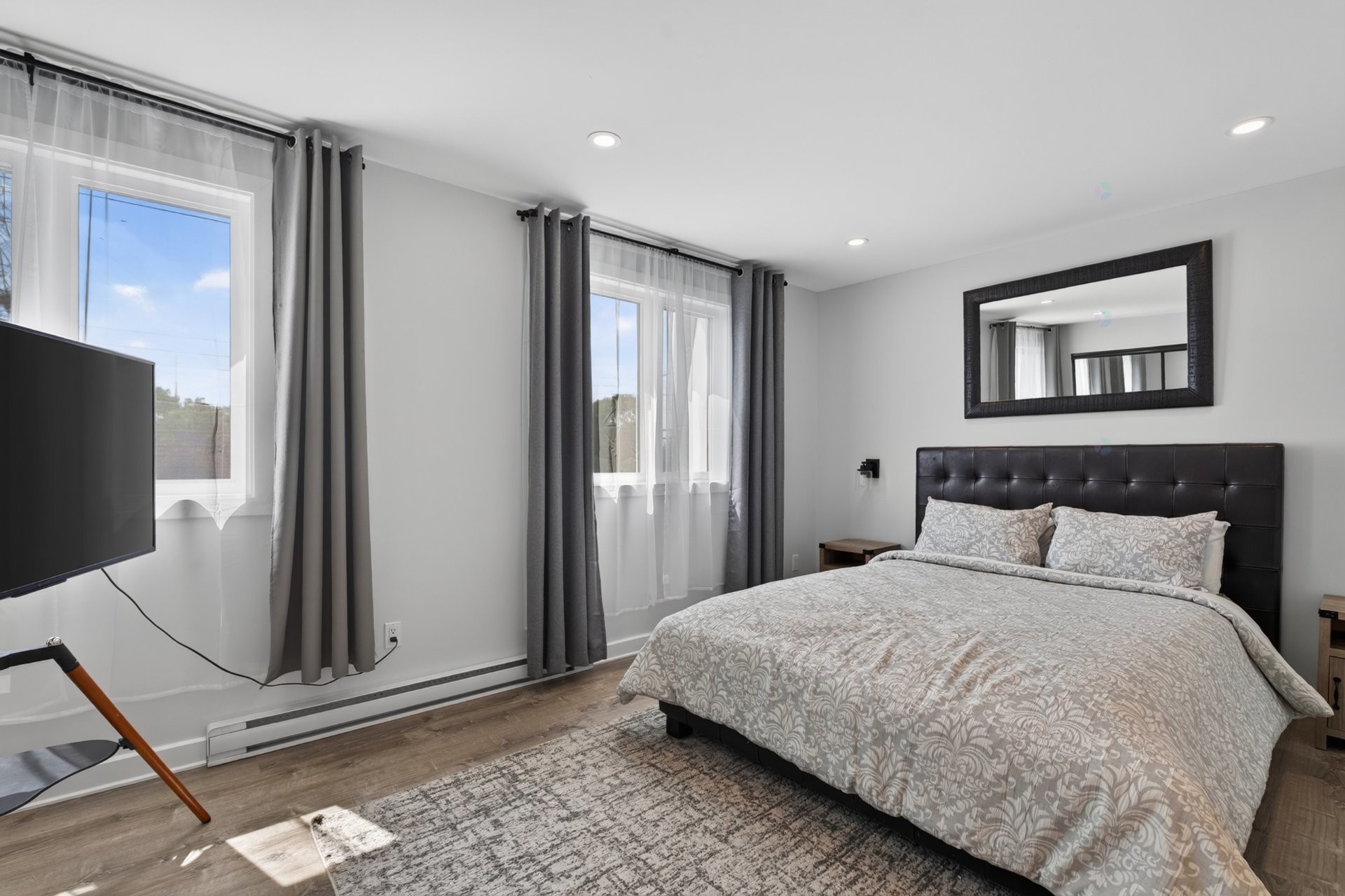 Master Bedroom - 5769 Boul. Marie-Victorin, Brossard, QC - Indoor Photo Showing Bedroom