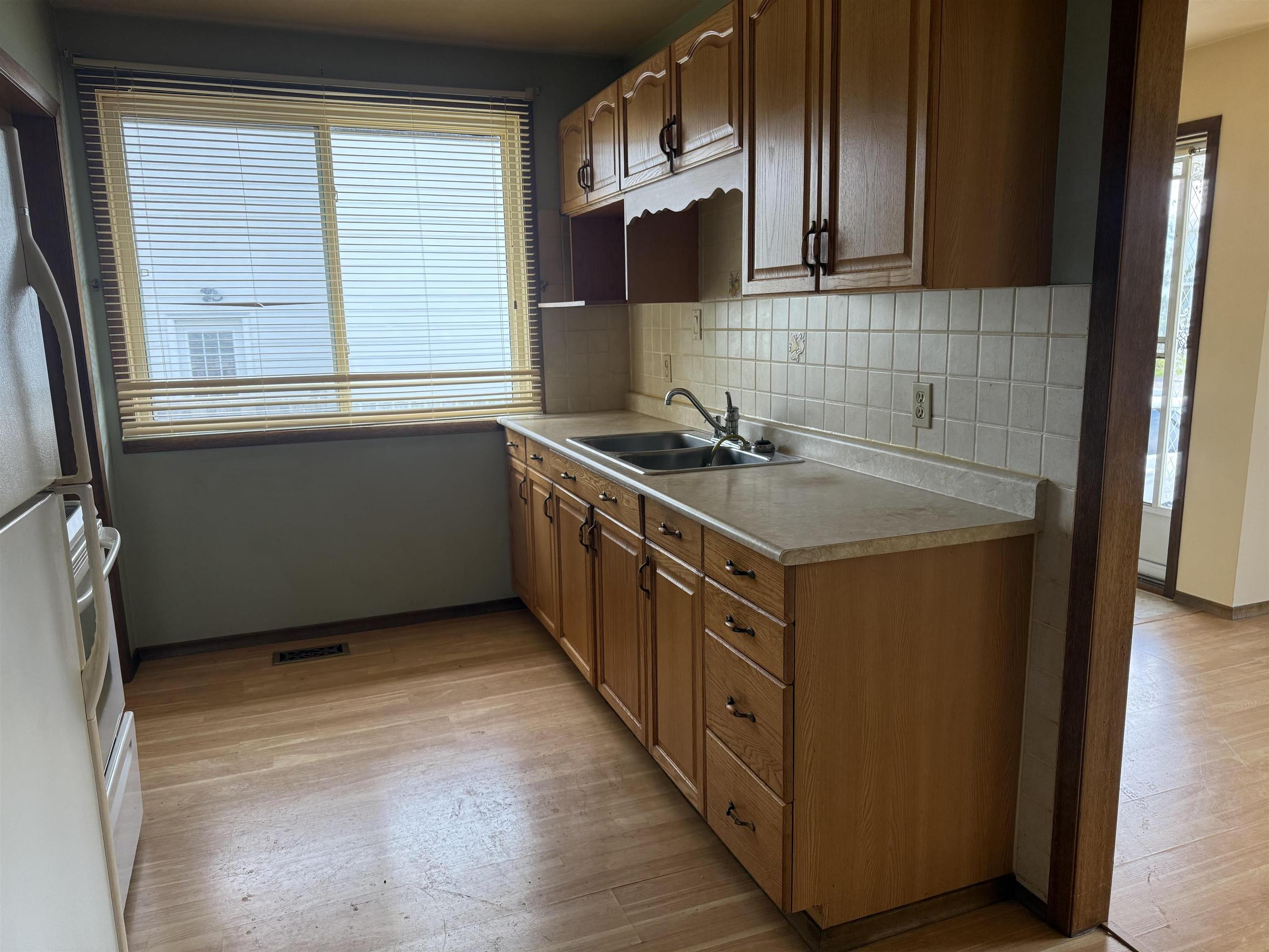 199 Limbrick, Thunder Bay, ON - Indoor Photo Showing Kitchen With Double Sink