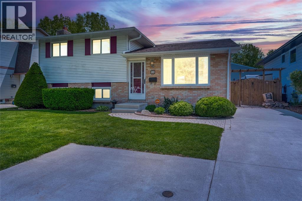 60 Royal Crescent, Sarnia, ON - Outdoor