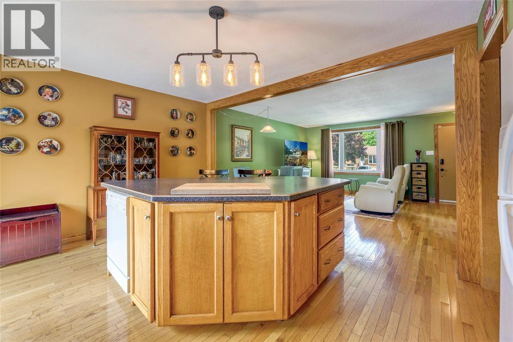 60 Royal Crescent, Sarnia, ON - Indoor