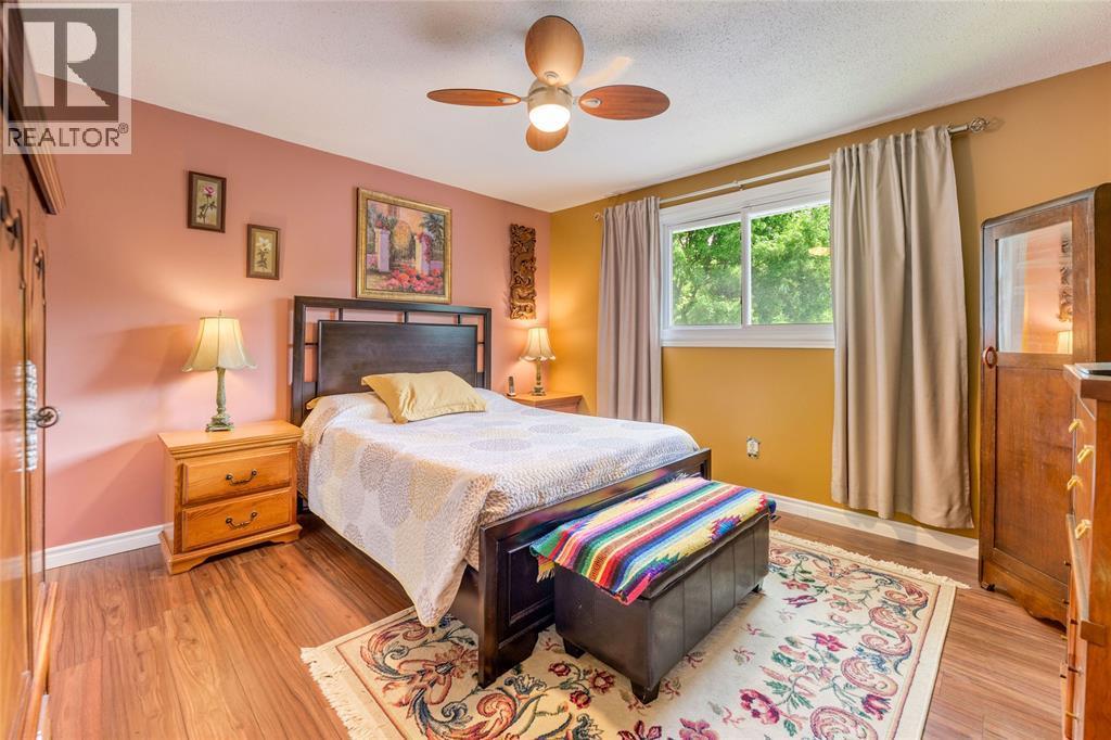 60 Royal Crescent, Sarnia, ON - Indoor Photo Showing Bedroom