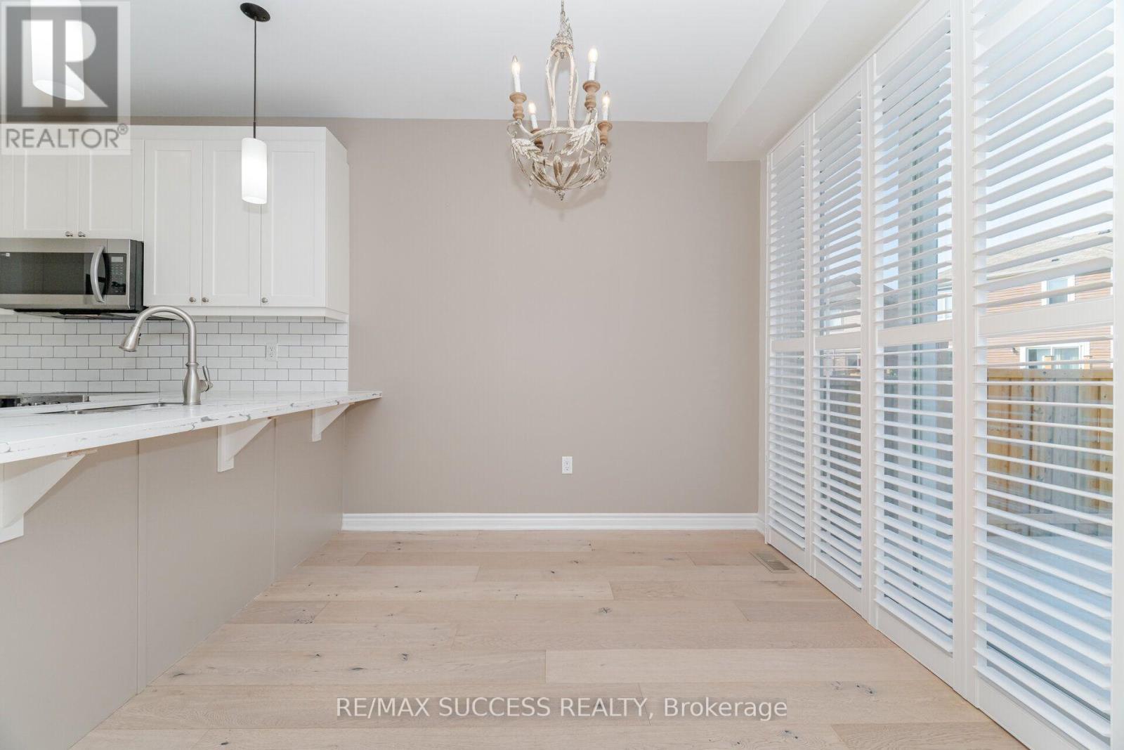 28 Pickett Place, Cambridge, ON - Indoor Photo Showing Kitchen