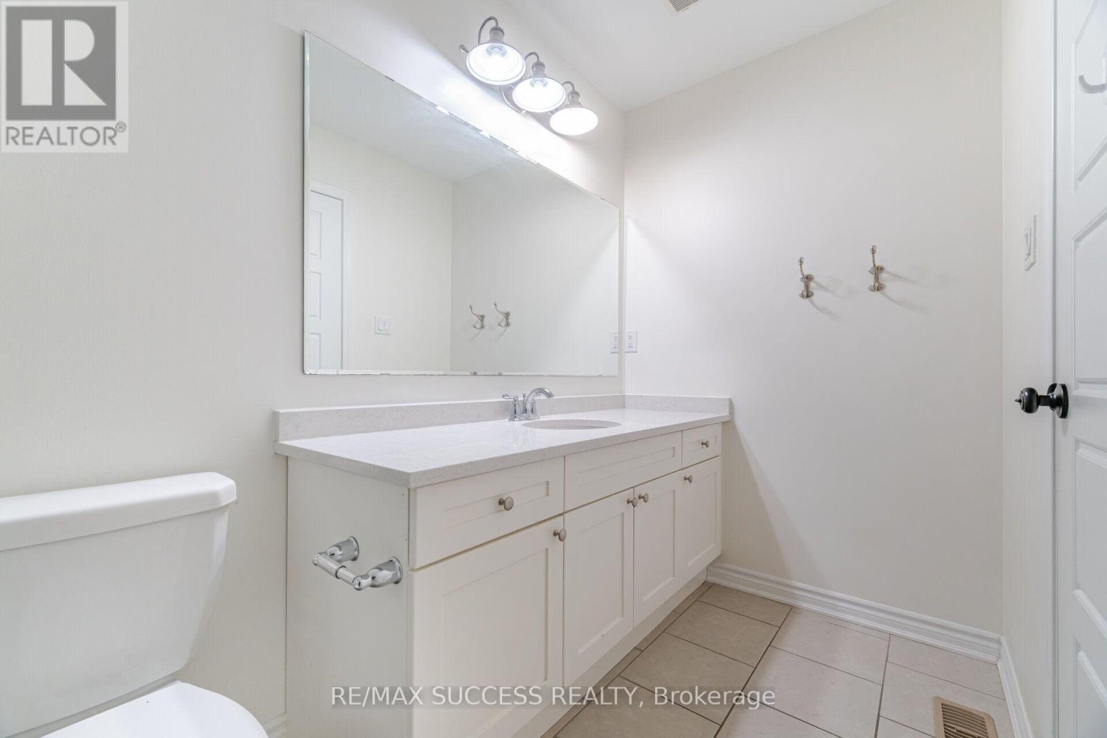 28 Pickett Place, Cambridge, ON - Indoor Photo Showing Bathroom