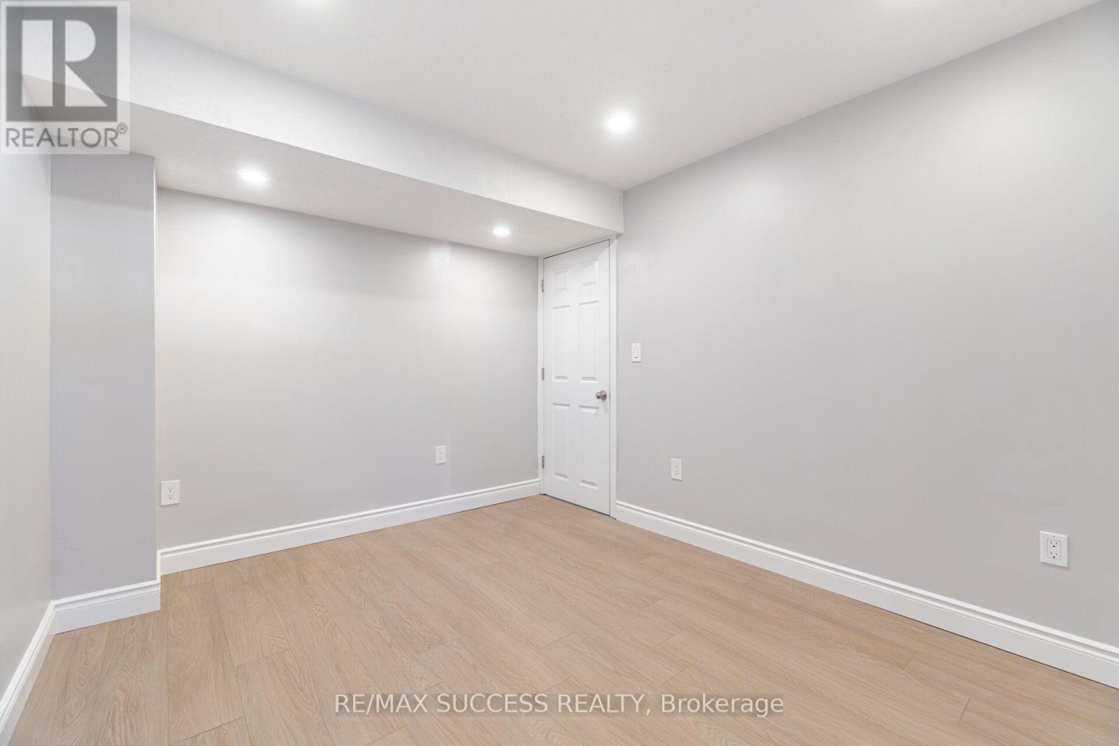 28 Pickett Place, Cambridge, ON - Indoor Photo Showing Other Room