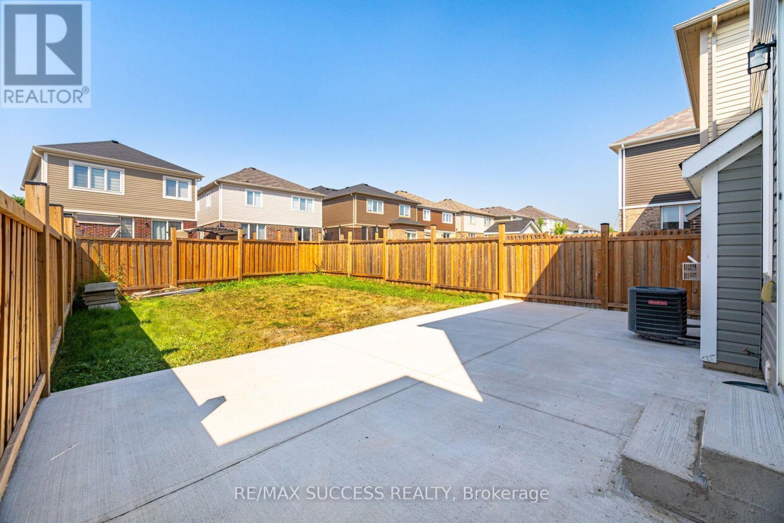 28 Pickett Place, Cambridge, ON - Outdoor
