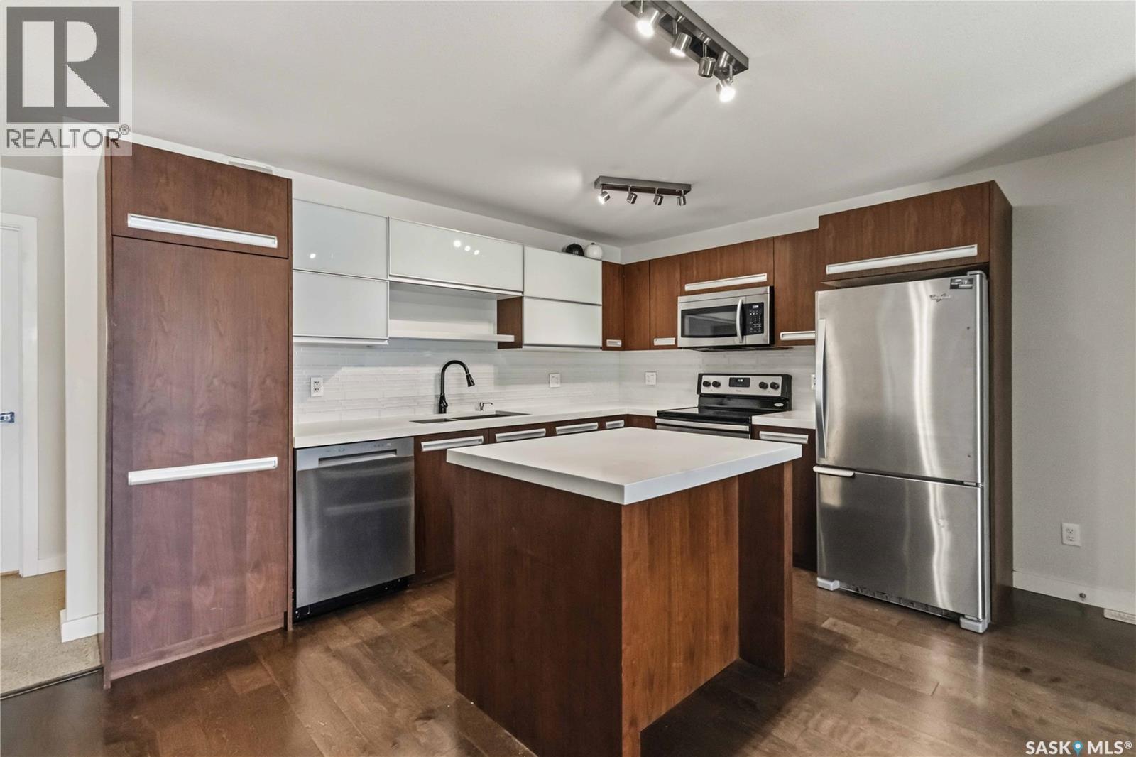 121 2315 Mcclocklin Road, Saskatoon, SK - Indoor Photo Showing Kitchen