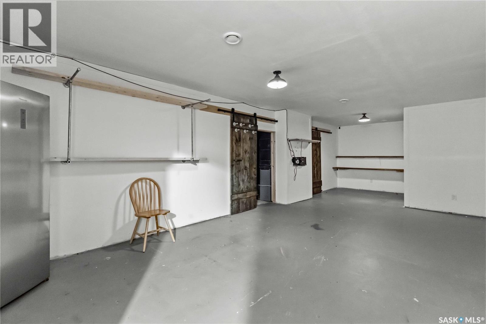 121 2315 Mcclocklin Road, Saskatoon, SK - Indoor Photo Showing Garage