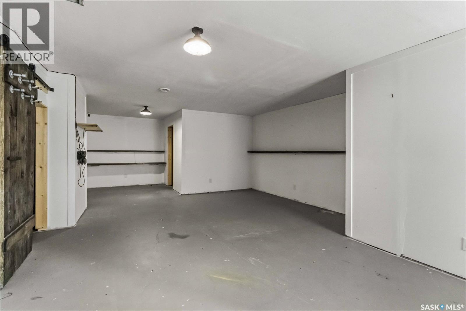 121 2315 Mcclocklin Road, Saskatoon, SK - Indoor Photo Showing Garage