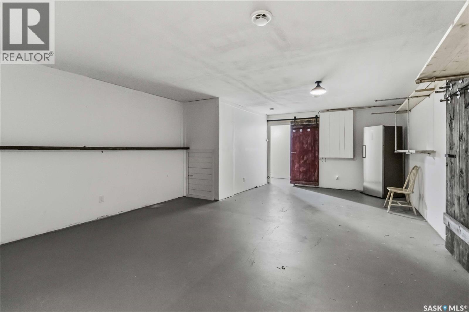 121 2315 Mcclocklin Road, Saskatoon, SK - Indoor Photo Showing Garage
