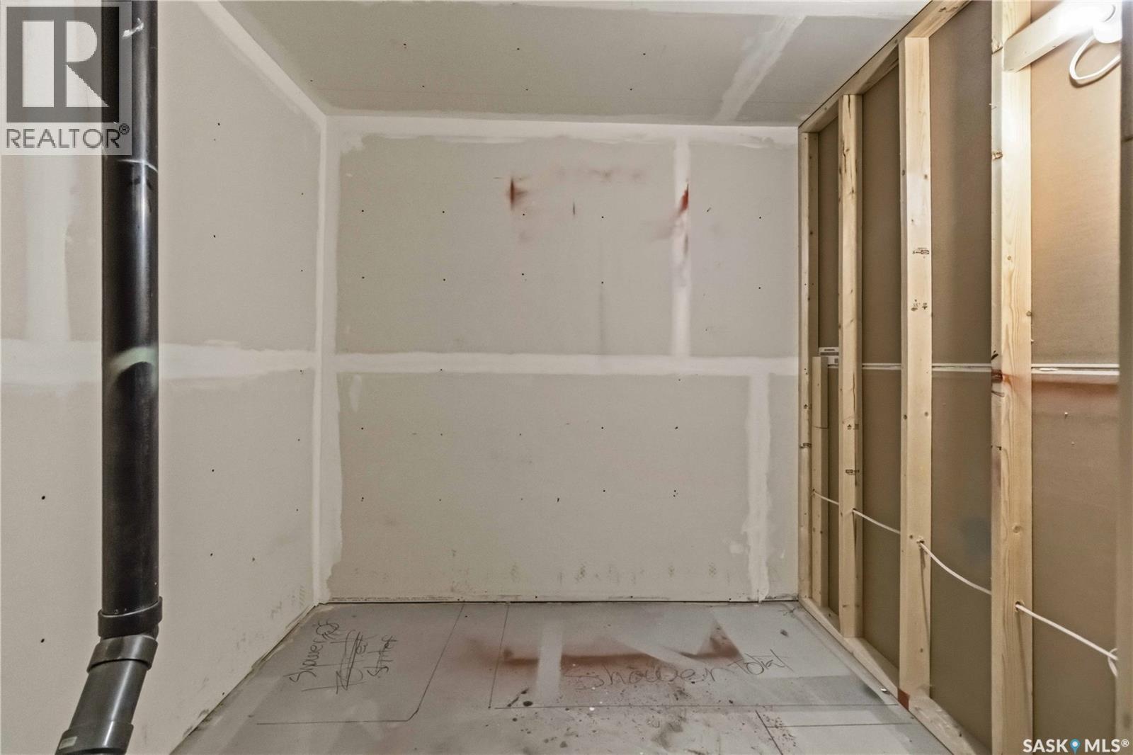 121 2315 Mcclocklin Road, Saskatoon, SK - Indoor Photo Showing Other Room
