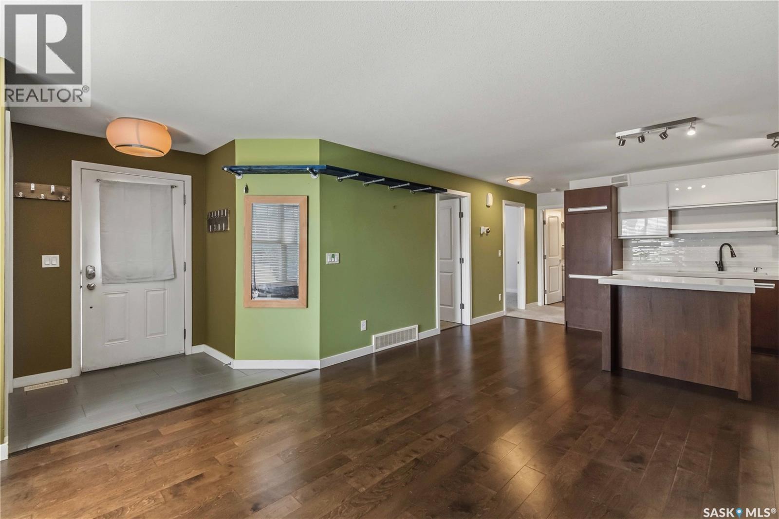 121 2315 Mcclocklin Road, Saskatoon, SK - Indoor Photo Showing Kitchen