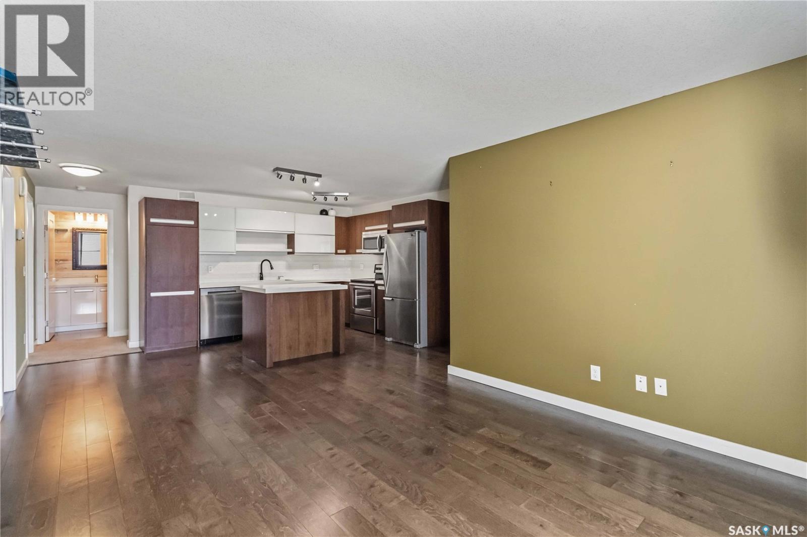 121 2315 Mcclocklin Road, Saskatoon, SK - Indoor Photo Showing Kitchen