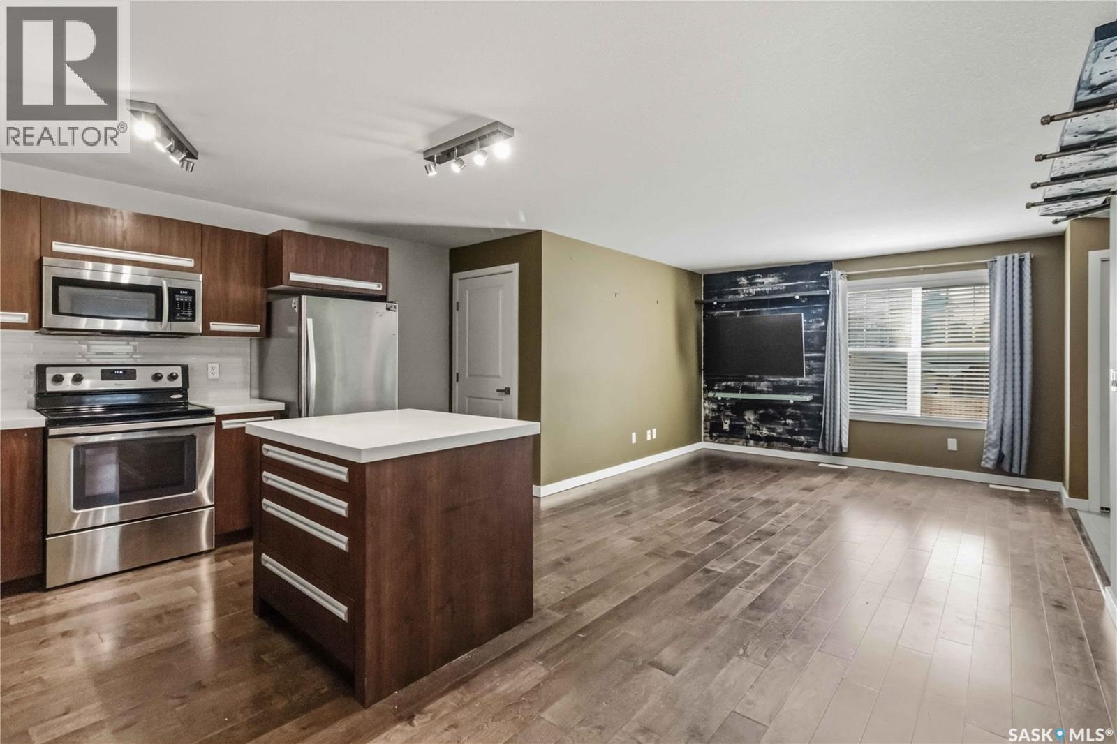 121 2315 Mcclocklin Road, Saskatoon, SK - Indoor Photo Showing Kitchen