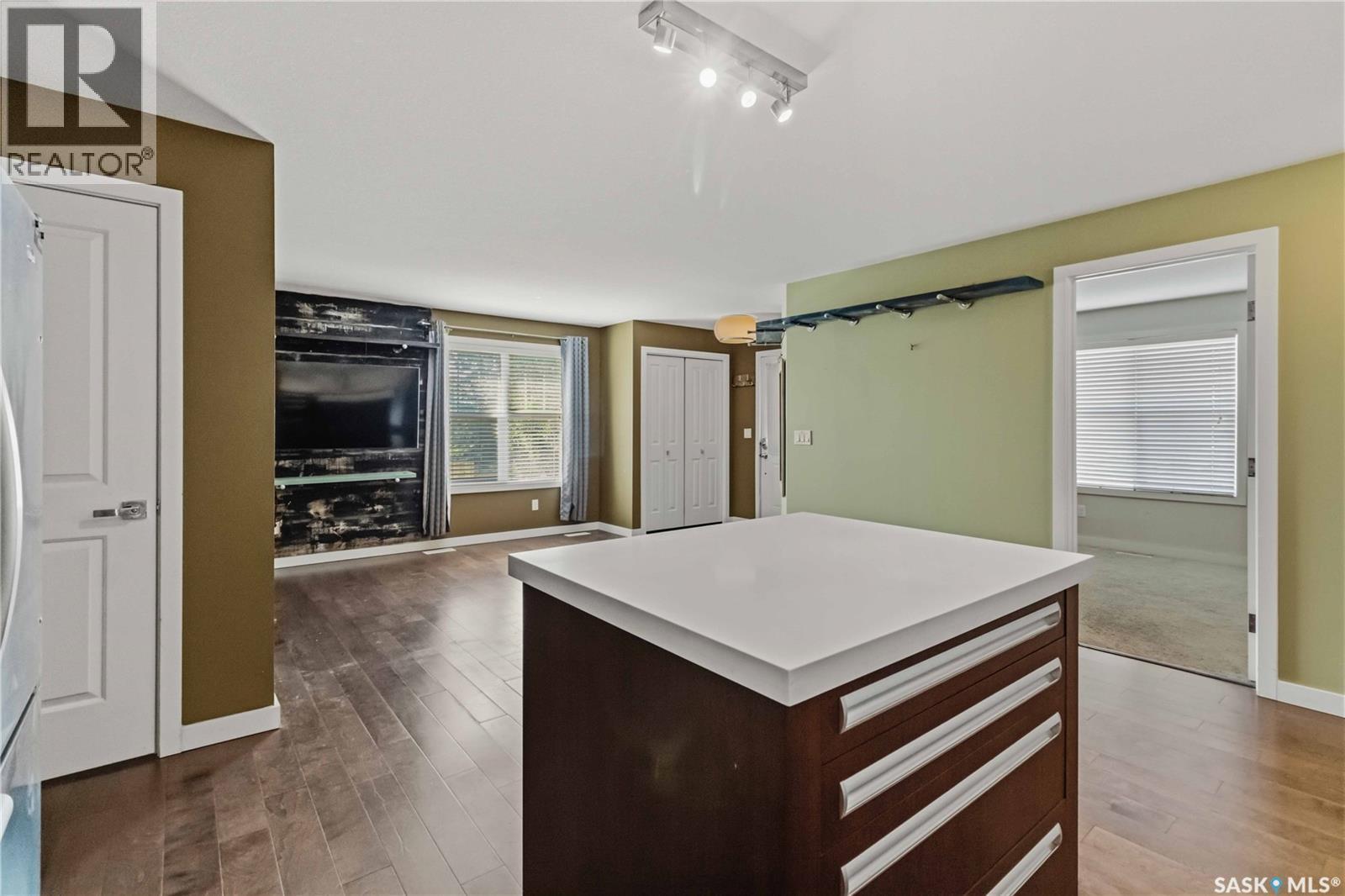 121 2315 Mcclocklin Road, Saskatoon, SK - Indoor