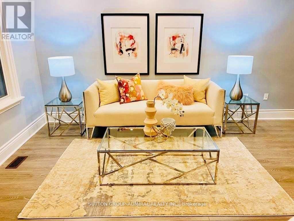 123 Lottridge Street, Hamilton, ON - Indoor Photo Showing Living Room