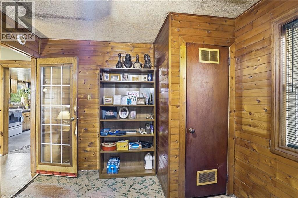 834 Mohawk Road E, Hamilton, ON - Indoor Photo Showing Other Room