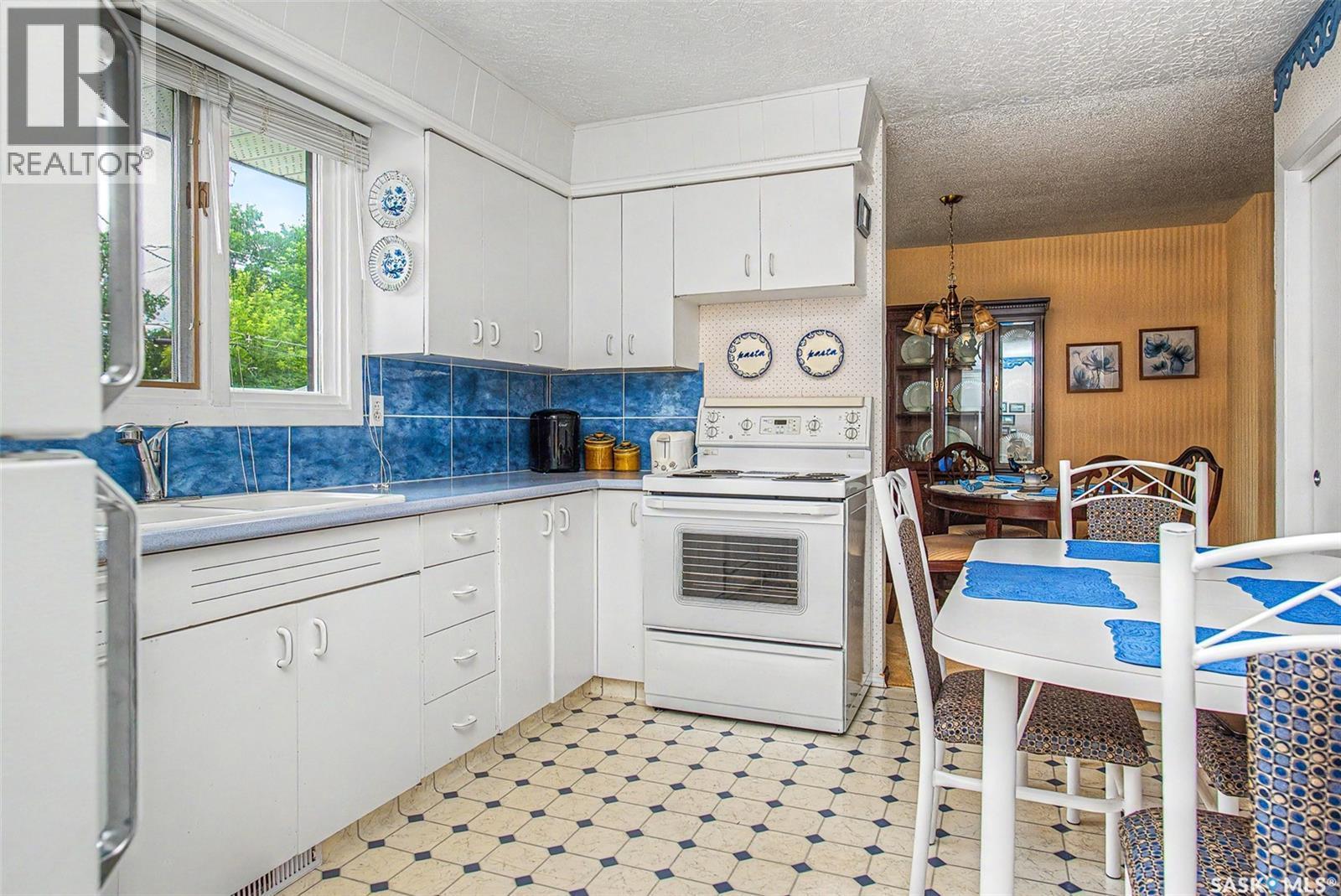 140 Mcdougall Crescent, Regina, SK - Indoor Photo Showing Kitchen