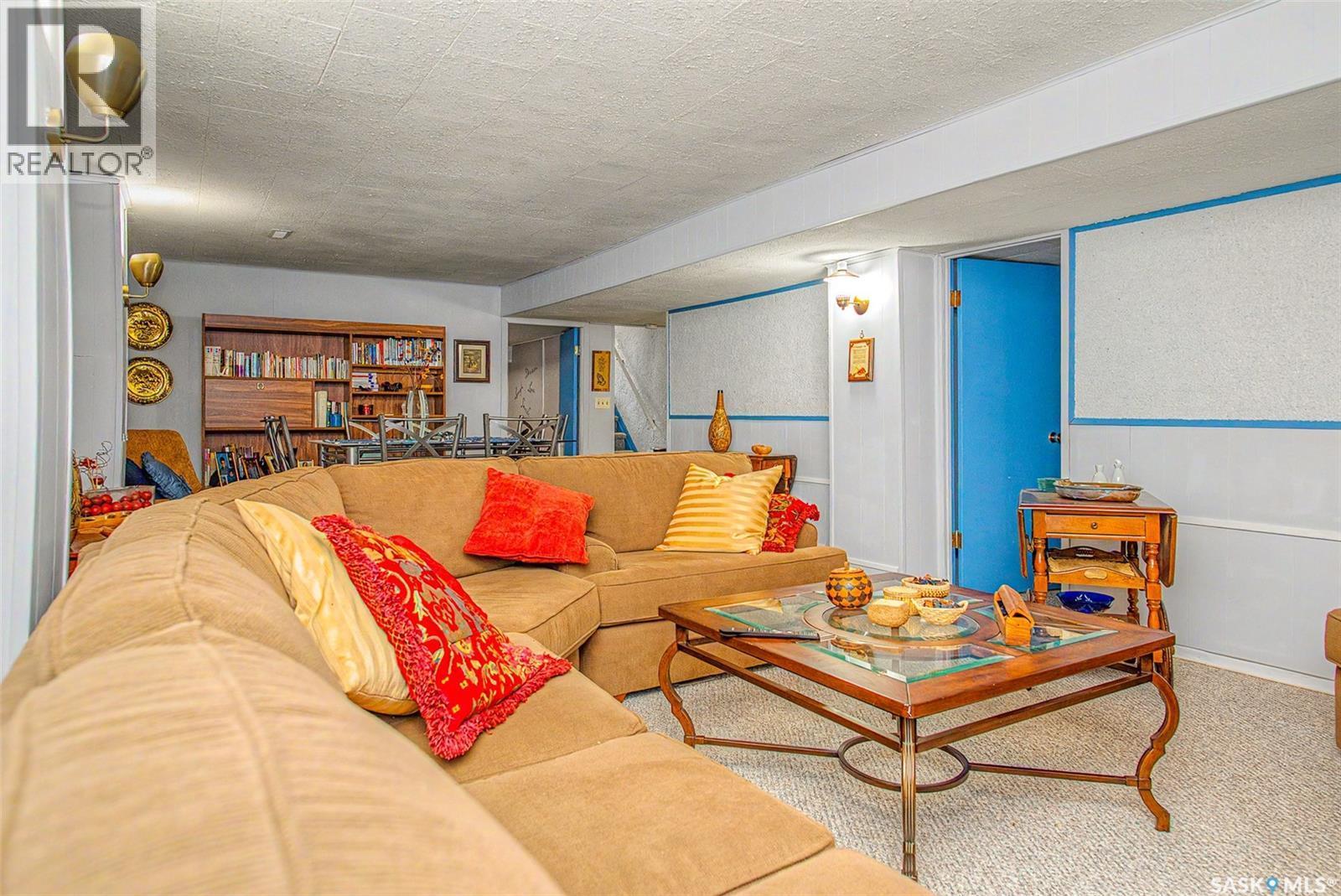140 Mcdougall Crescent, Regina, SK - Indoor Photo Showing Living Room