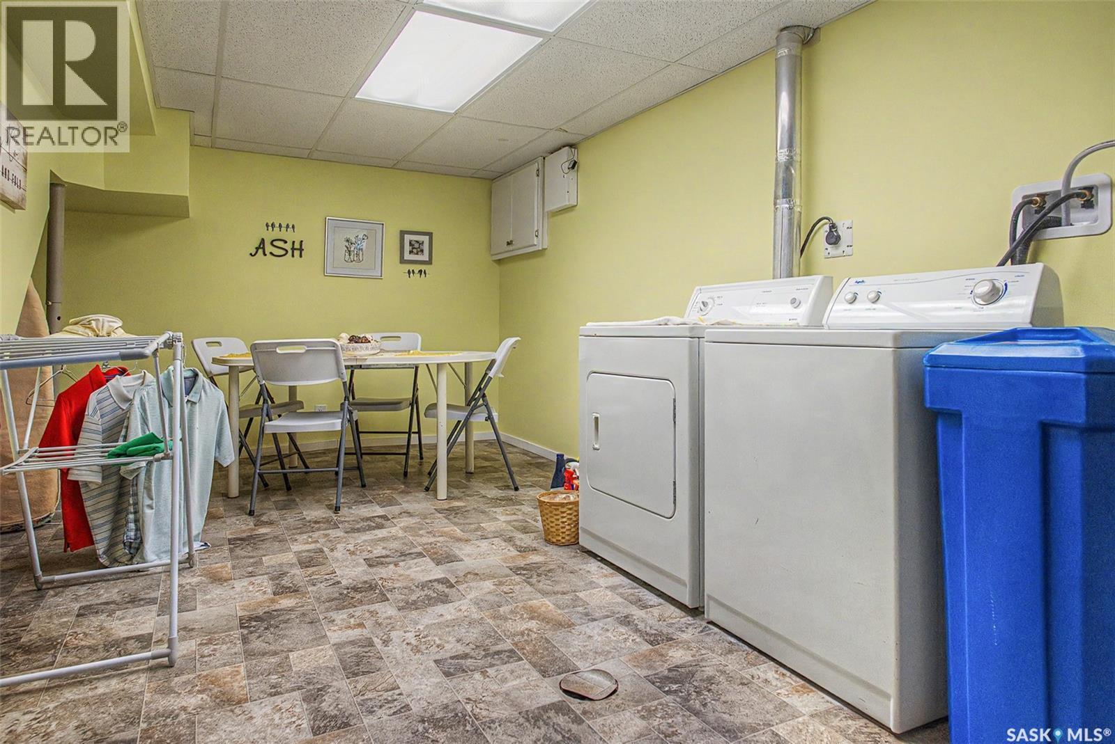 140 Mcdougall Crescent, Regina, SK - Indoor Photo Showing Laundry Room