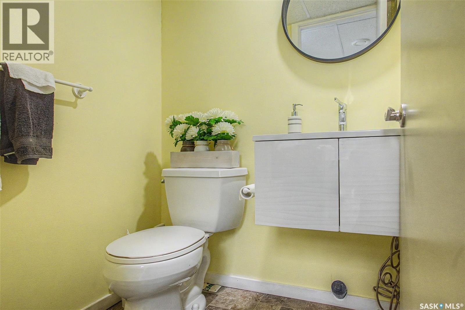 140 Mcdougall Crescent, Regina, SK - Indoor Photo Showing Bathroom