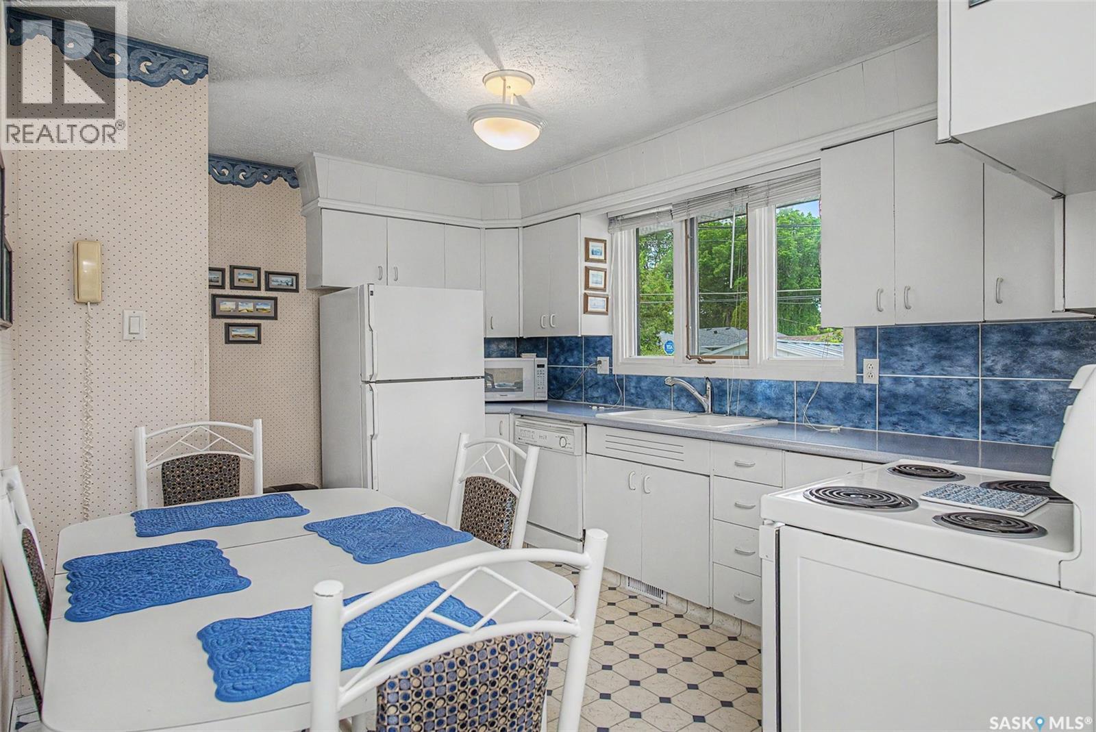 140 Mcdougall Crescent, Regina, SK - Indoor Photo Showing Other Room