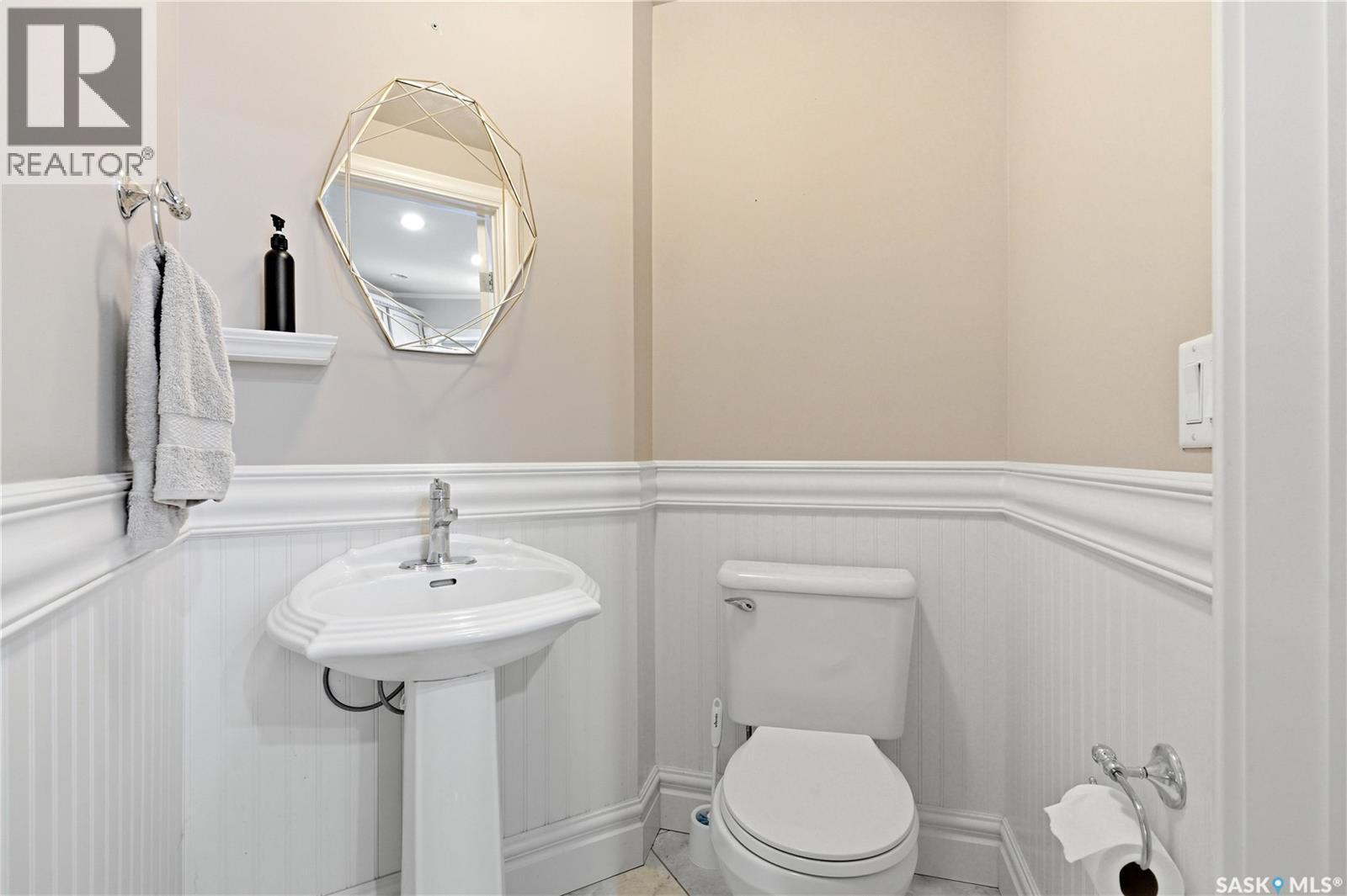 719 14Th Street E, Saskatoon, SK - Indoor Photo Showing Bathroom