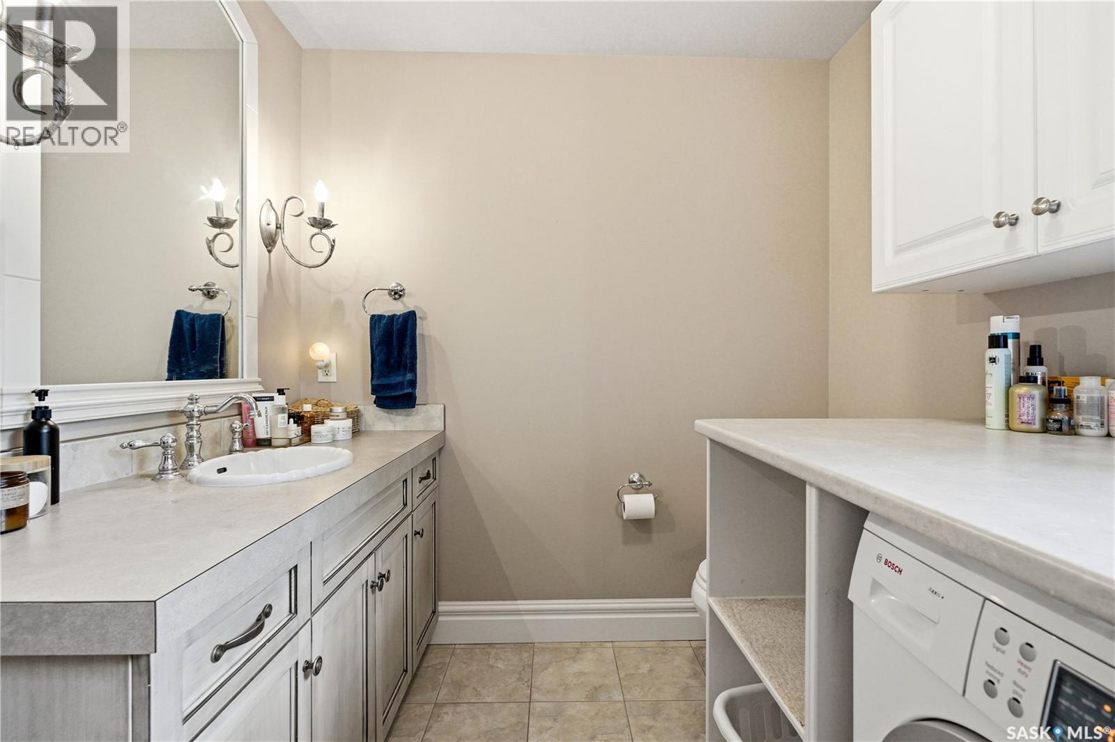 719 14Th Street E, Saskatoon, SK - Indoor Photo Showing Laundry Room