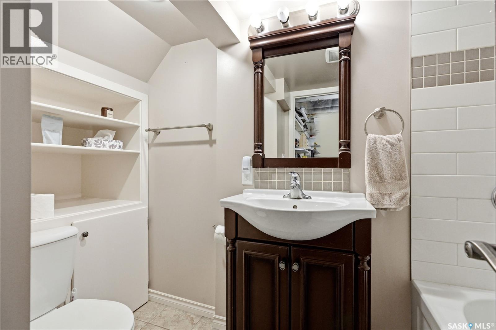 719 14Th Street E, Saskatoon, SK - Indoor Photo Showing Bathroom