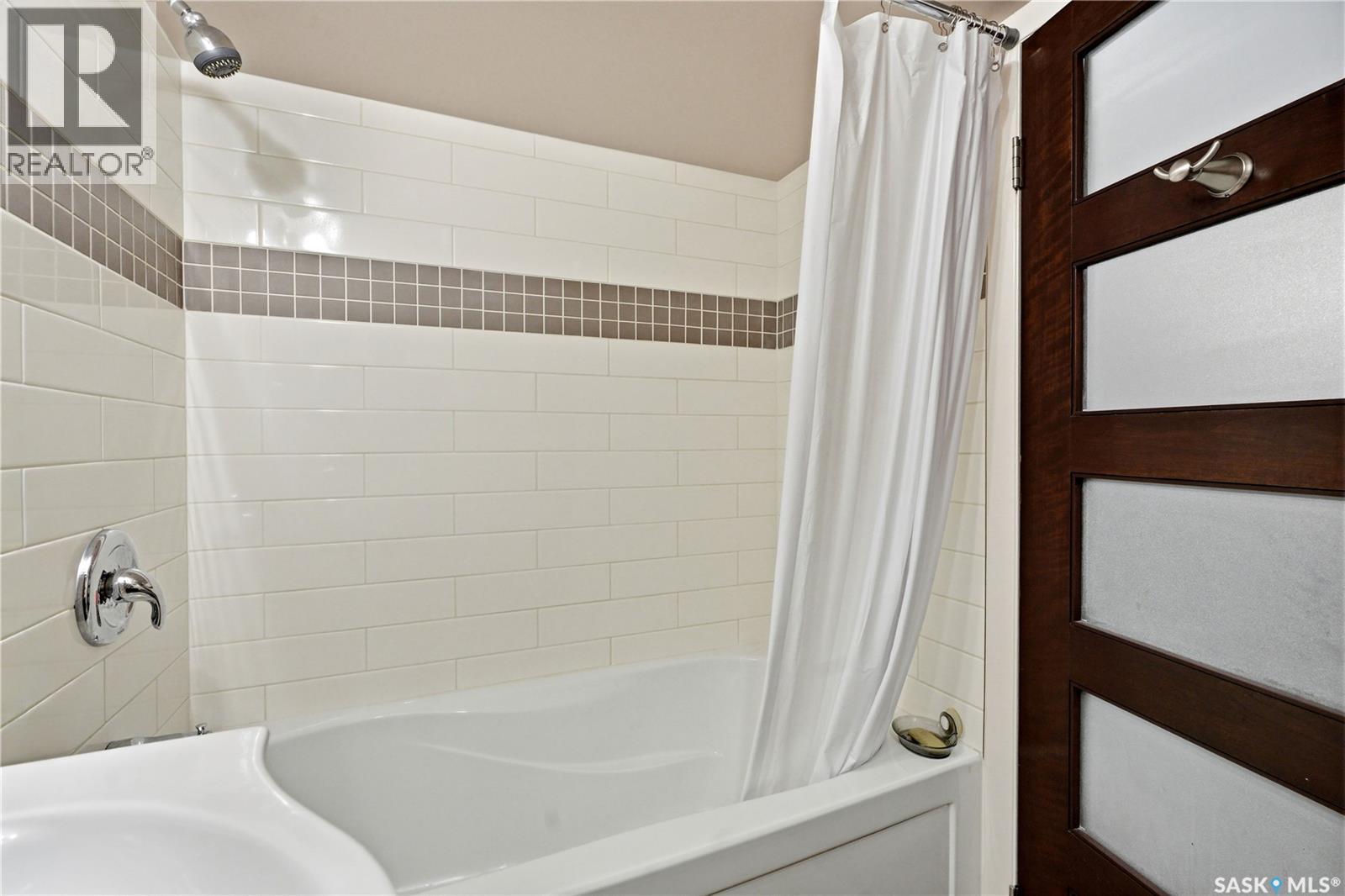 719 14Th Street E, Saskatoon, SK - Indoor Photo Showing Bathroom