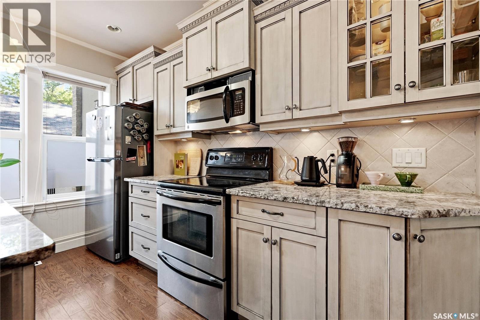 719 14Th Street E, Saskatoon, SK - Indoor Photo Showing Kitchen With Upgraded Kitchen