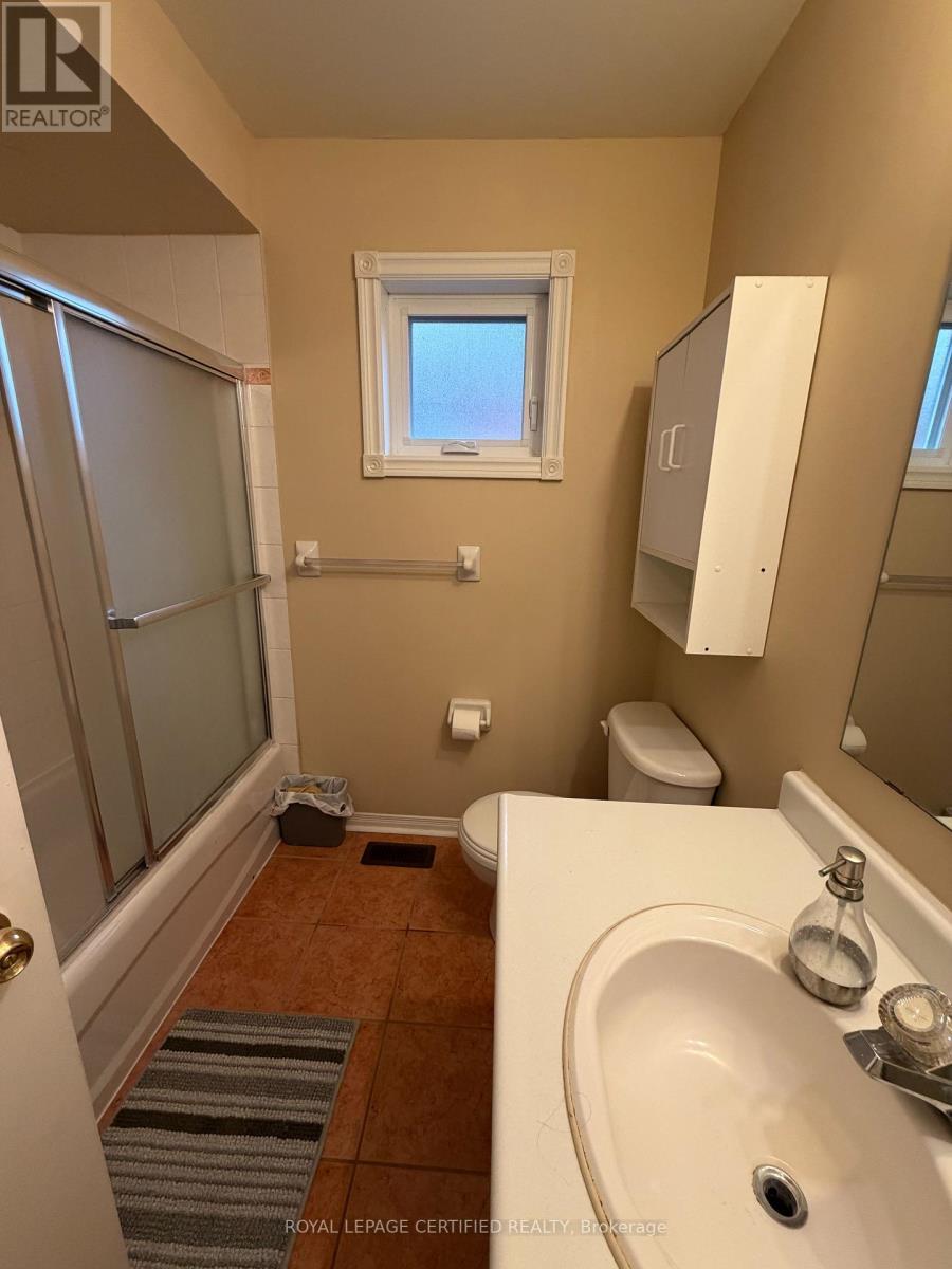 3300 Carabella Way, Mississauga, ON - Indoor Photo Showing Bathroom