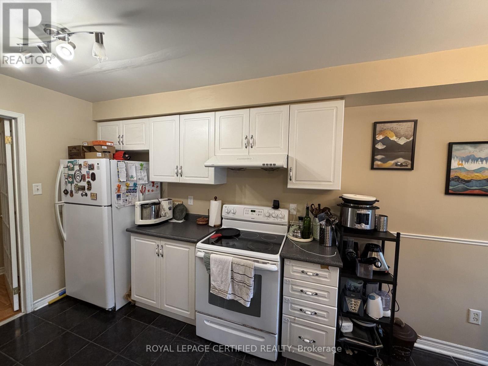 3300 Carabella Way, Mississauga, ON - Indoor Photo Showing Kitchen