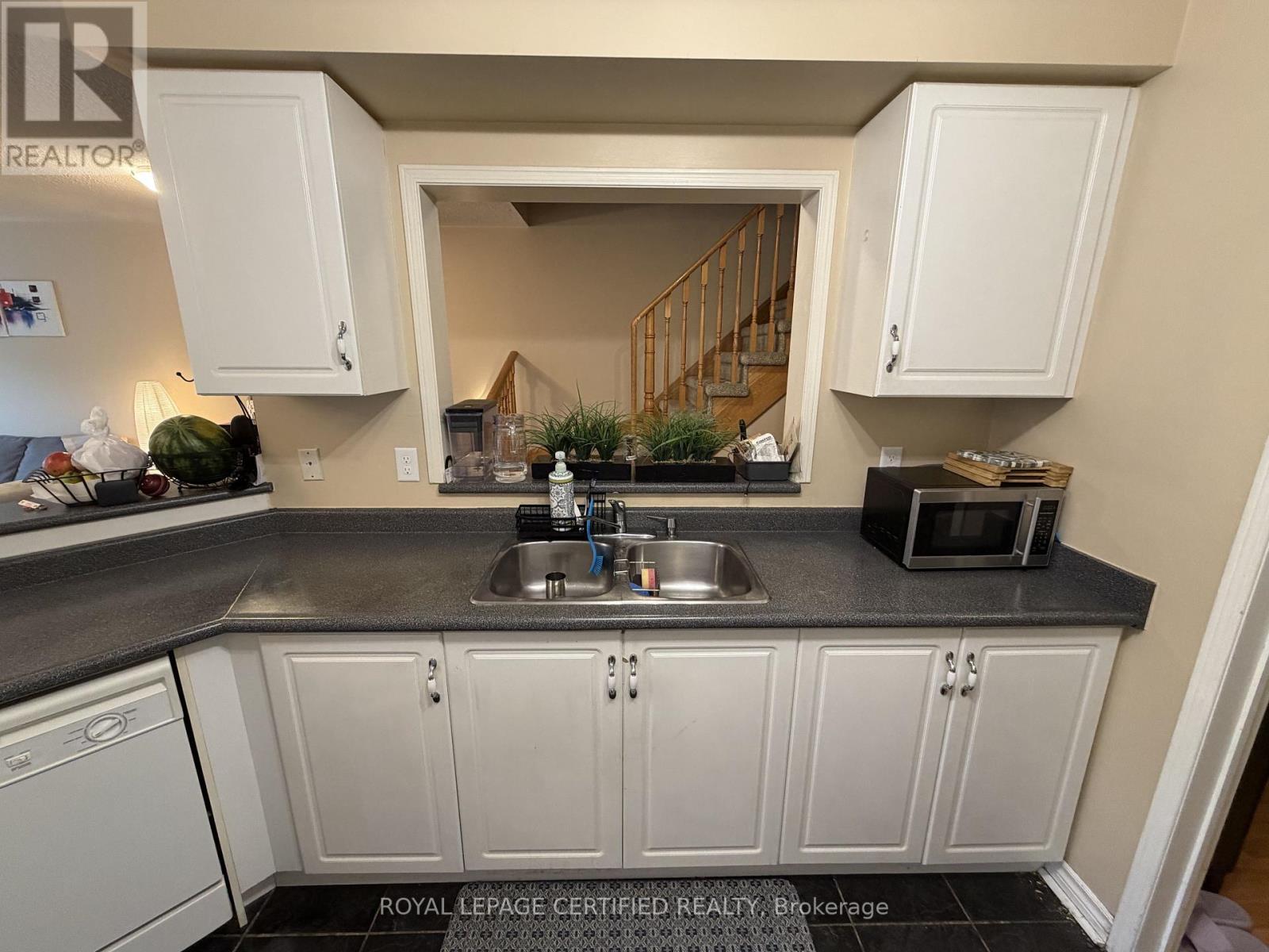 3300 Carabella Way, Mississauga, ON - Indoor Photo Showing Kitchen With Double Sink