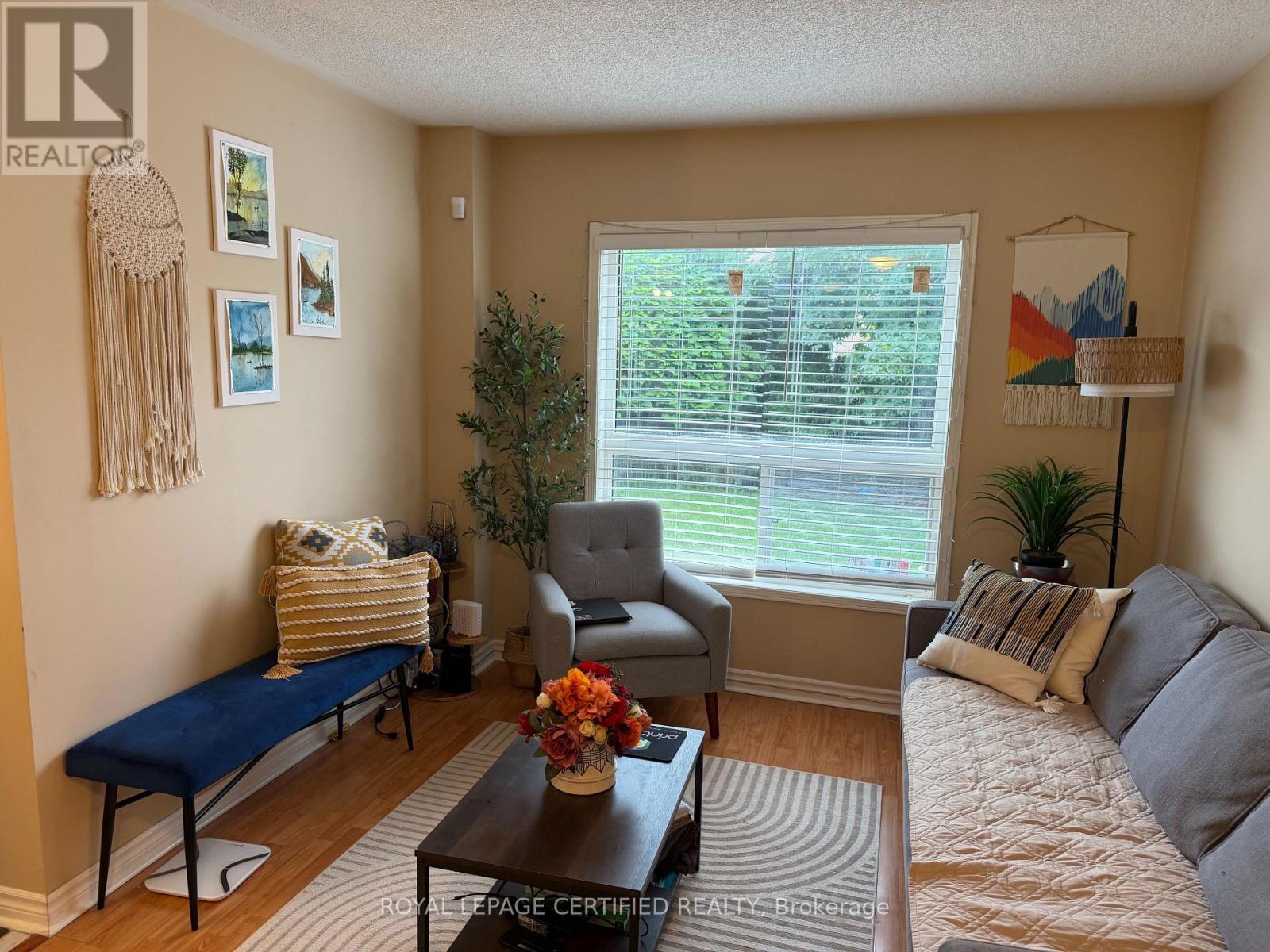 3300 Carabella Way, Mississauga, ON - Indoor Photo Showing Living Room