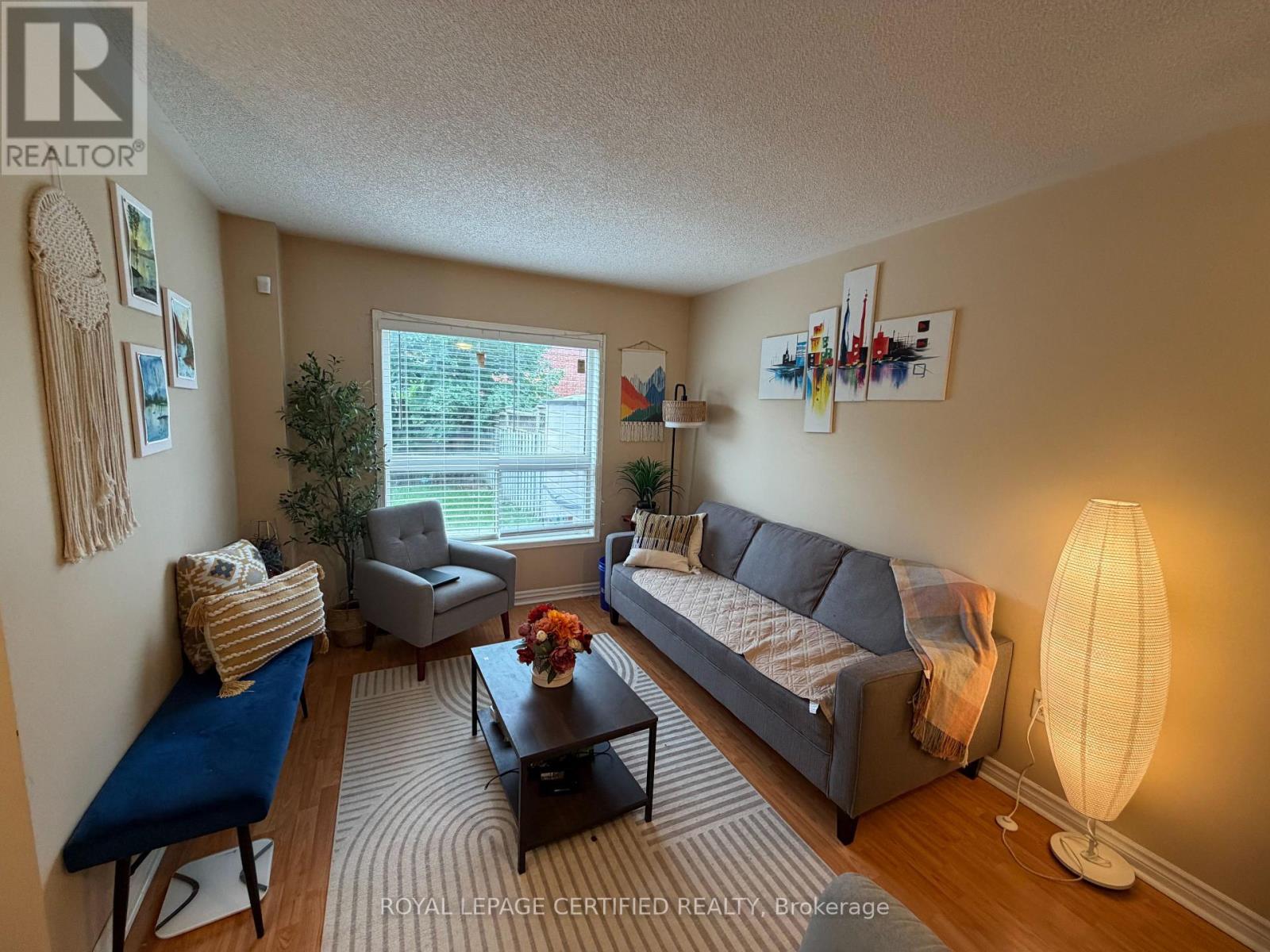 3300 Carabella Way, Mississauga, ON - Indoor Photo Showing Living Room