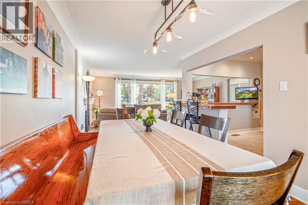 10 Brier Crescent, Brantford, ON - Indoor Photo Showing Dining Room