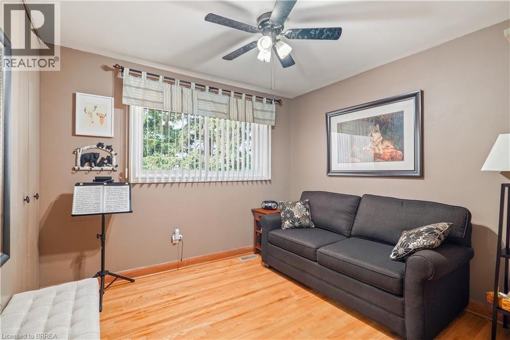 10 Brier Crescent, Brantford, ON - Indoor Photo Showing Living Room