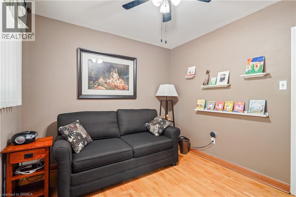 10 Brier Crescent, Brantford, ON - Indoor Photo Showing Living Room
