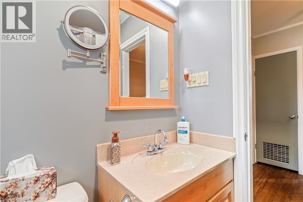 10 Brier Crescent, Brantford, ON - Indoor Photo Showing Bathroom