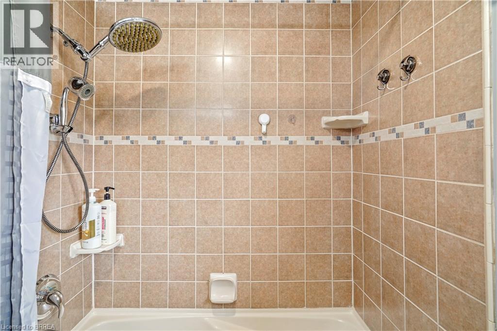 10 Brier Crescent, Brantford, ON - Indoor Photo Showing Bathroom
