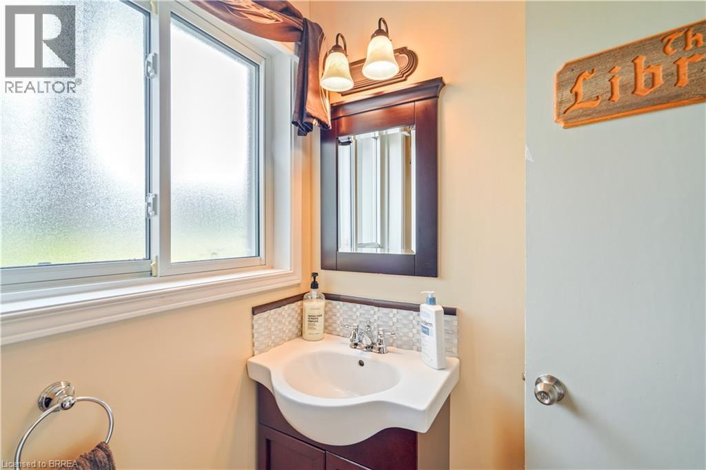 10 Brier Crescent, Brantford, ON - Indoor Photo Showing Bathroom