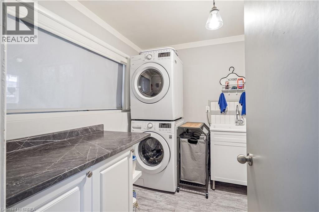 10 Brier Crescent, Brantford, ON - Indoor Photo Showing Laundry Room