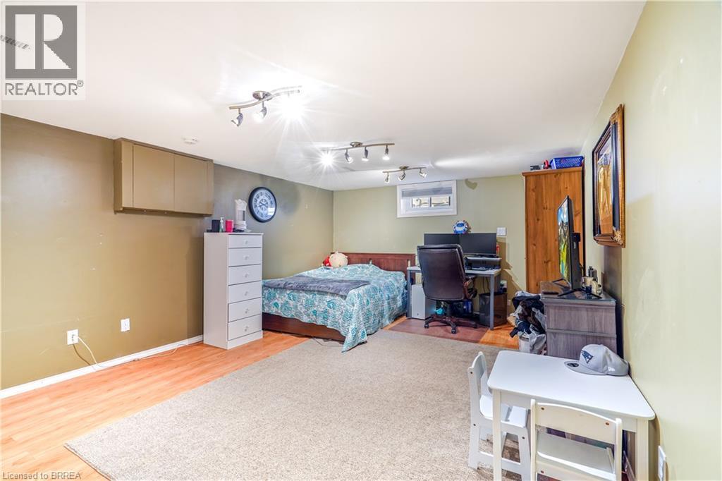 10 Brier Crescent, Brantford, ON - Indoor Photo Showing Bedroom