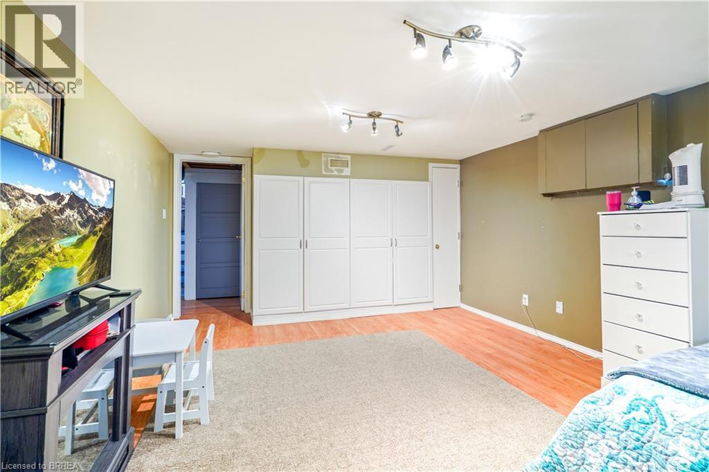 10 Brier Crescent, Brantford, ON - Indoor