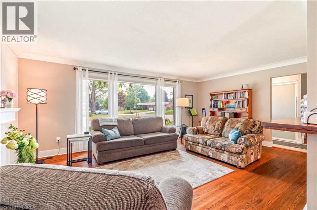 10 Brier Crescent, Brantford, ON - Indoor Photo Showing Living Room