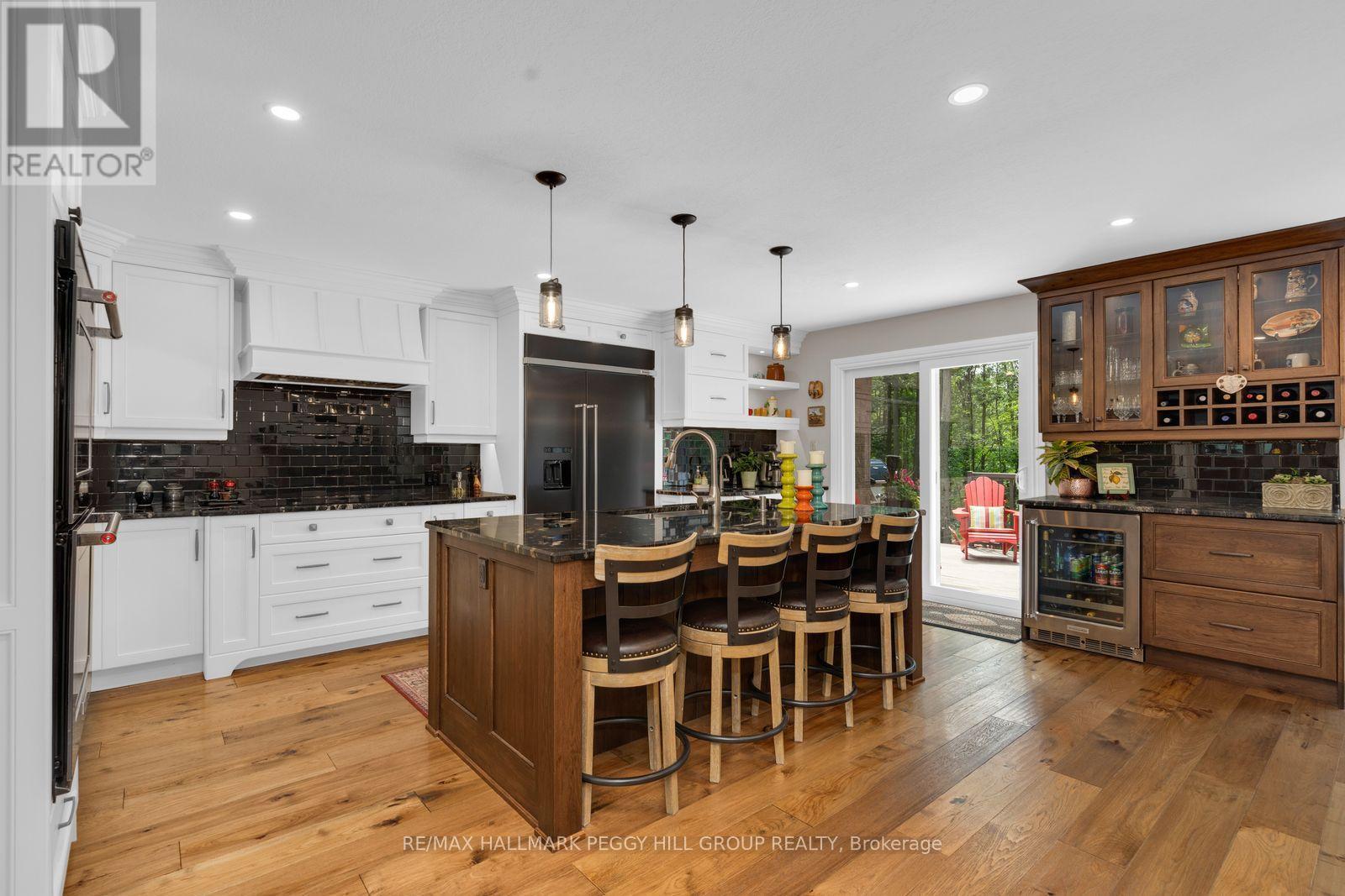 6 Maplehill Drive, Oro-Medonte, ON - Indoor Photo Showing Kitchen With Upgraded Kitchen